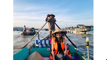 FLOATING MARKET TOUR
