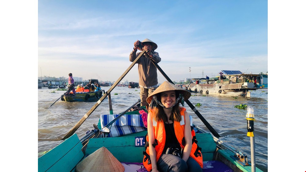 FLOATING MARKET TOUR