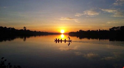 SUNSET WITH PRIVATE SAMPAN